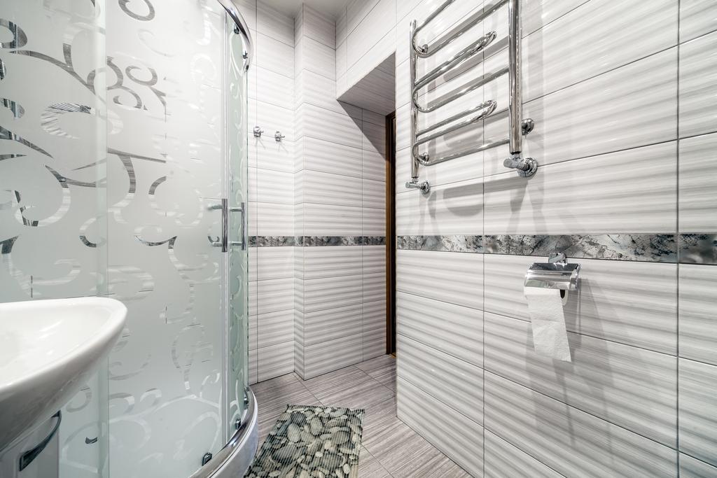 Modern 2Br Apartment In Central Leopoli Esterno foto